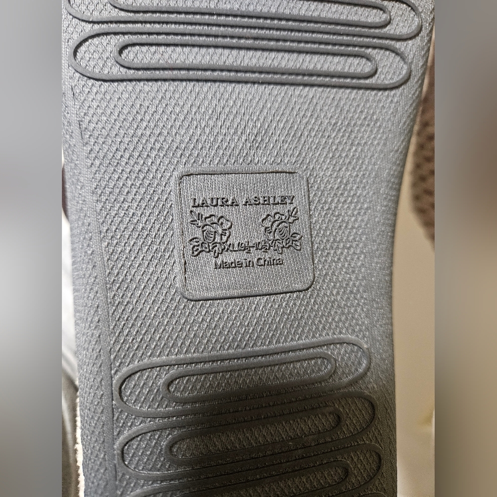 Laura Ashley Memory Foam Slippers - XL - Picture 5 of 8